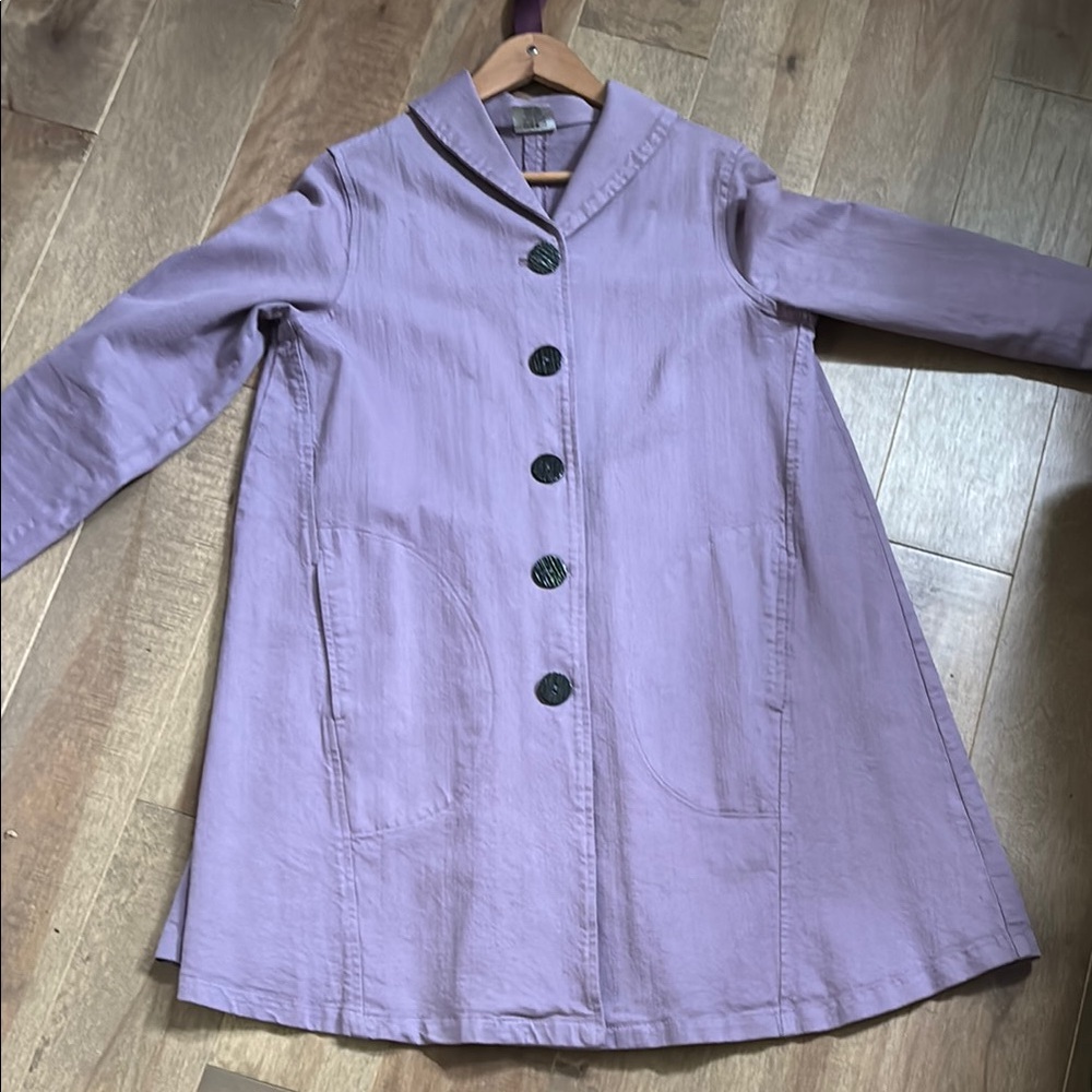 Purple Trench Coat with Tailored Silhouette and Collared Neckline